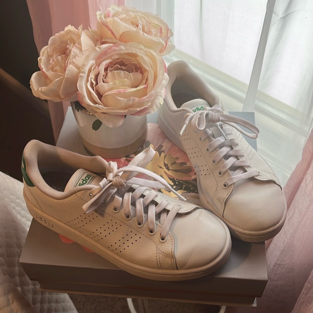 Adidas Stan Smith tennis shoe.